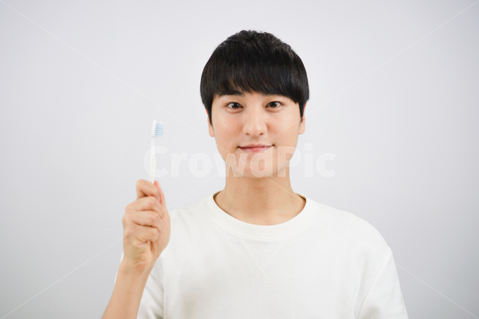 남자,뷰티,양치,양치질,칫솔,남성,그루밍족,사람,인물,인간,human,person,남성,남자,man,male