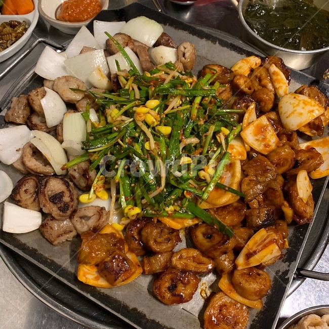 곱창,곱창구이,양념곱창,양념반소금반,파절임,음식,식재료,요리,food,cook,meal,dishes,food reserves,육류,고기,meat,한식,한국음식,한국요리,korean food,korean dishes,korean meal,korean cook