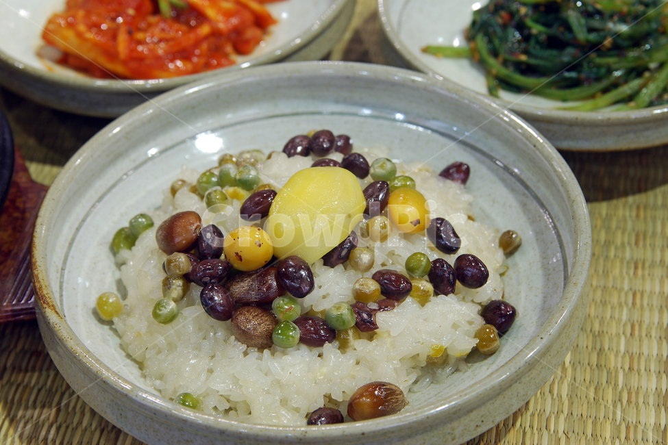 밥,영양밥,잡곡,잡곡밥,콩,밤,그릇,식사,음식,한식,한국,한국음식,음식,식재료,요리,food,cook,meal,dishes,food reserves,한식,한국음식,한국요리,korean food,korean dishes,korean meal,korean cook