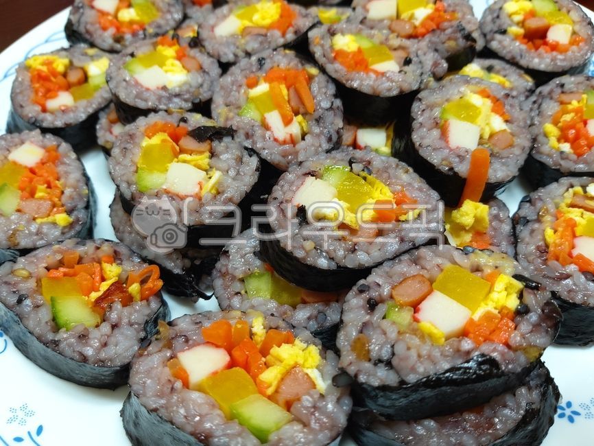 김밥,흑미김밥,홈메이드,한식,음식,food,단무지,오이,햄,계란,당근,밥,김,음식,식재료,요리,food,cook,meal,dishes,food reserves,한식,한국음식,한국요리,korean food,korean dishes,korean meal,korean cook