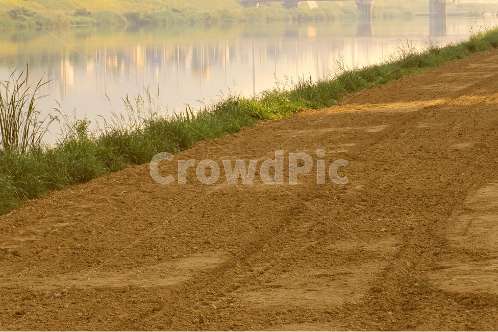 강변로,산책로,흙길,강,길,riverside,trail,river,dirtroad,road,자연,풍경,nature,landscape,outdoors,옥외,water,물,도로