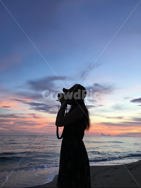 photographer,사진작가,womansilhouette,sunset,노을,실루엣,저녁해변,해변의노을,해변,바다,beach,sea,사람,인물,인간,human,person,여성,여자,woman,female,lady,실루엣,그림자,silhouette,shadow,인물실루엣,사람실루엣,character silhouette,human silhouette