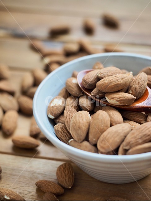 snack,almond,bowl,nut,brown,nutritious snack,food,nuts,closeup,background,Spoon