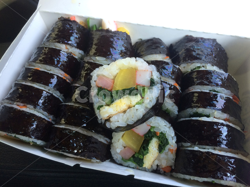 김밥,분식,음식,김,밥,식재료,단무지,시금치,햄,맛살,요리,깨,참기름,한국음식,도시락,소풍,간편음식,음식,식재료,요리,food,cook,meal,dishes,food reserves,한식,한국음식,한국요리,korean food,korean dishes,korean meal,korean cook