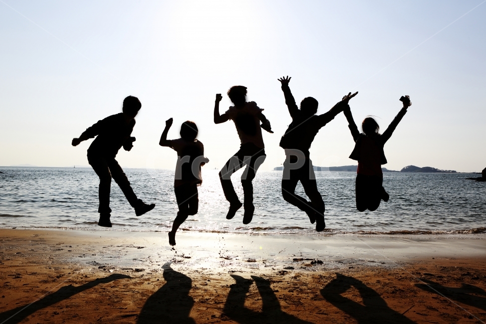 점프샷,실루엣,인물,바다,해변,사람,점프,남자,여자,해변,바다,beach,sea,사람들,대중,군중,other people,crowd,감정표현,기분,feeling,emotion,인물실루엣,사람실루엣,character silhouette,human silhouette,여행,휴가,traveling,vacation,trip,human,인간,person,silhouette