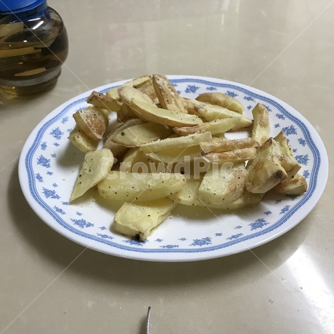 접시,dish,frenchfries,감자튀김,에어프라이어요리,에어프라이어감자튀김,차,파마산치즈가루,요리,감자,tea,potato,cooking,cheesepowder,koreanfood,허브솔트,음식,식재료,요리,food,cook,meal,dishes,food reserves