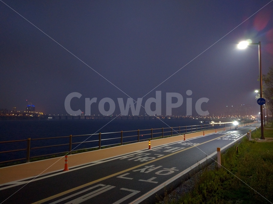 한강,자전거도로,한강야경,가로등,한강시민공원,늦여름,야경,밤,풍경,nightscape,night,landscape,도시,city,한국도시풍경,한국도시경관,korea cityscape,road,도로,highway,고속도로,freeway,고속 도로