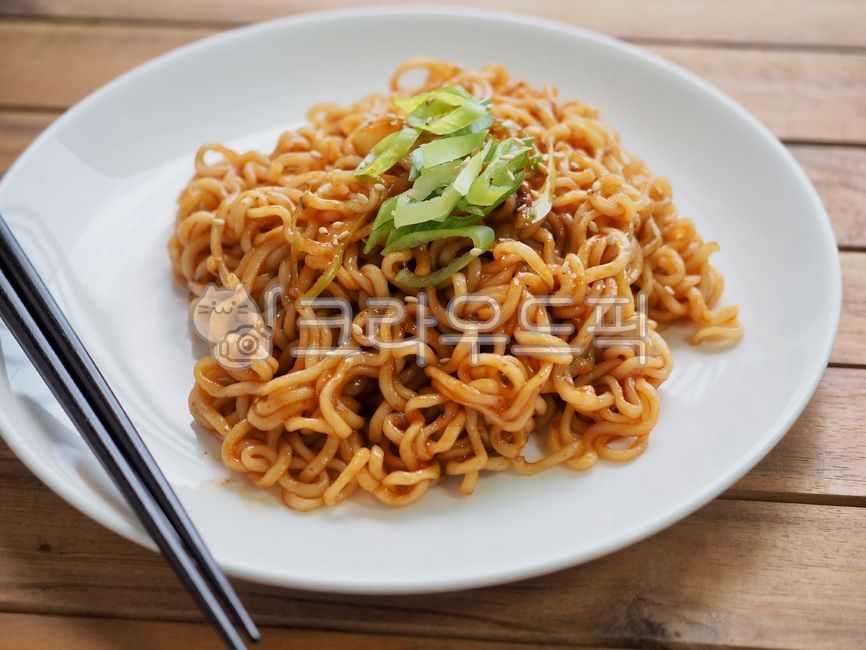 라면,라볶이,음식,배경,아시아음식,한국음식,인스턴트음식,매운음식,파,ramen,rabokki,food,background,asianfood,koreanfood,instantfood,spicyfood,wave,음식,식재료,요리,food,cook,meal,dishes,food reserves,면류,면요리,noodles