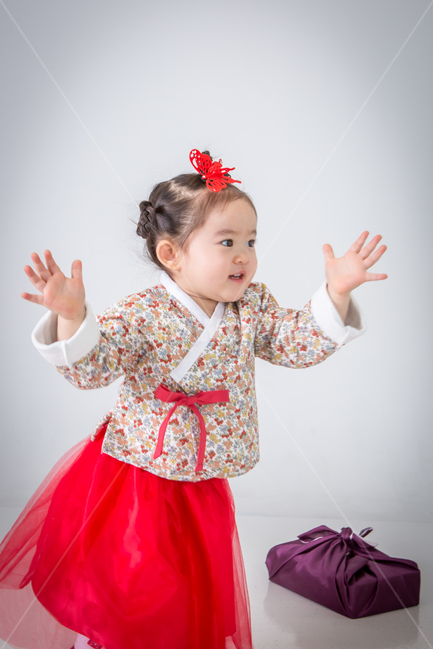 추석,설날,여자아이,한복,이쁜아기,예쁜아기,한복입은아기,명절,한국전통,한국문화,korean traditional,korean culture,한복,한국전통의상,hanbok,korean traditional clothes,사람,인물,인간,human,person,영유아,아기,애기,아이,infants,baby,연출,컨셉,콘셉,direction,concept
