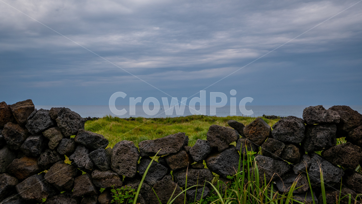 제주돌담,현무암,바다,제주풍경,풍경,제주도,제주,돌담,jeju,제주도,jeju,jeju island,wall,벽,rubble,파편,building,건물,architecture,건축물,tower,탑,stone wall