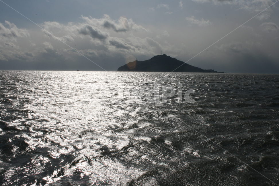 서해바다,바다,섬,구름,역동적,물결,차가움,자연,풍경,nature,landscape,outdoors,옥외,land,땅,ocean,대양,sea,water,물,shoreline,해안선
