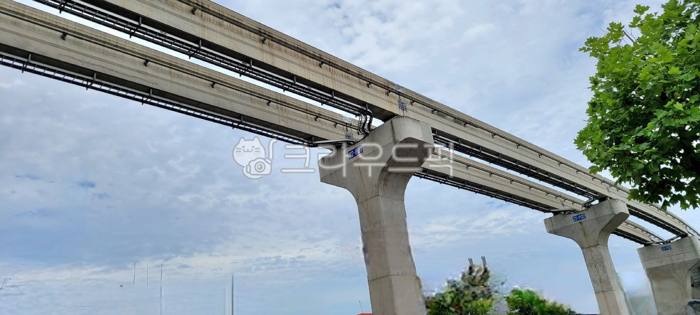 sky,cloud,tree,Ground track,monorail