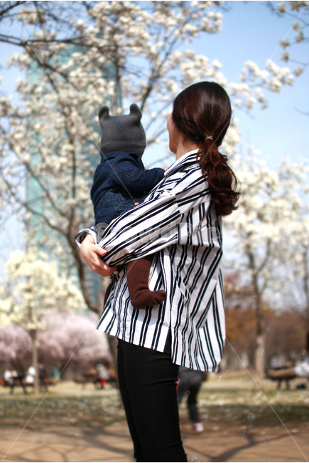 봄,나무,벚꽃,목련,꽃,flowers,엄마,아들,모자,가족,가족사진,봄사진,봄느낌,아기,아가,공원,커플,애기,baby,mother,mom,park,감성사진,뒷모습,허그,hug,봄날,잔디,flower,spring,atmosphere,peaceful,평화로운,연출사진,배경,배경사진,차분한,차분함,평화로움,풍경사진,ambience,calm,tranquil,still,background,view,landscape,scenery,봄,계절,spring,season,사람,인물,인간,human,person,여성,여자,woman,female,lady,가족,패밀리,family,영유아,아기,애기,아이,infants,baby