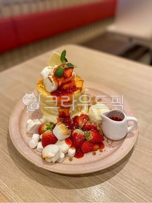 수플레팬케이크,딸기,수플레,수프레,팬케이크,폭신폭신,푹신푹신,소프트,부드러운,dessert,달콤한,달달한,food,음식,디저트,마시멜로,마시멜로우,ㄸ달기팬케이크,시럽