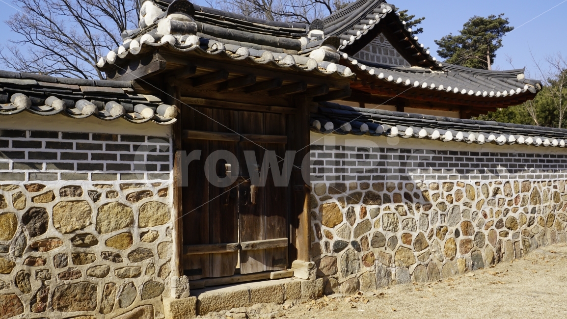 수원,융건릉,한옥,기와,마당,나무,하늘,조선,담벼락,대문,문고리,벽돌,돌담길,전통,문화,역사,건축,문화재,유적지,문화유산,한국,유적,유네스코세계문화유산,한국적인,한국문화,한국역사,히스토리,history,culture조선시대,과거,옛날,korea,snap,snpshot,스냅,스냅사진,스넵,스넵사진,감성,감성사진,힐링,힐링사진,경치,풍경,landscape,자연,nature,정조,정조대왕,한국전통,한국문화,korean traditional,korean culture