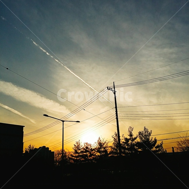 하늘,노을,구름,전선,가로등,그림자