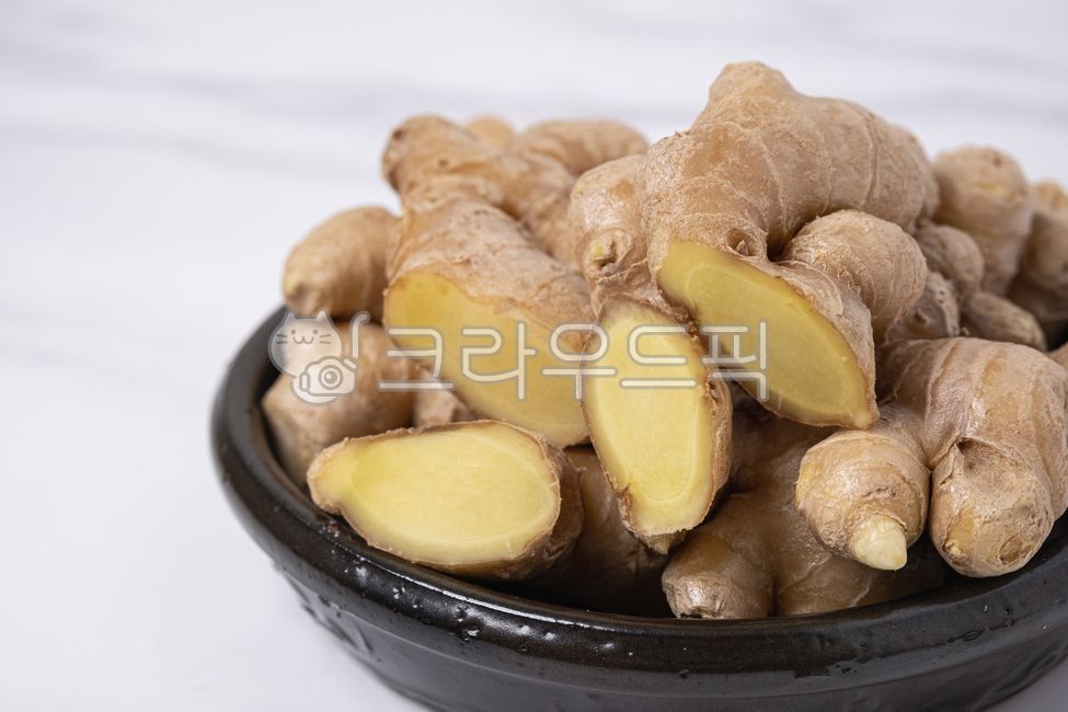 Spice,yellow,Ginger slices,vegetable,food,ginger,root,Food Ingredients,ingredients,fresh food,fresh,organic