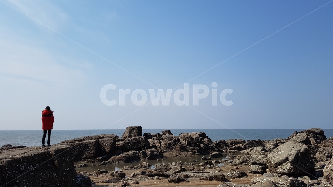 자연,풍경,사람,바다,해변,바위,하늘,자연,풍경,nature,landscape,사람,인물,인간,human,person,ground,바닥,rubble,파편