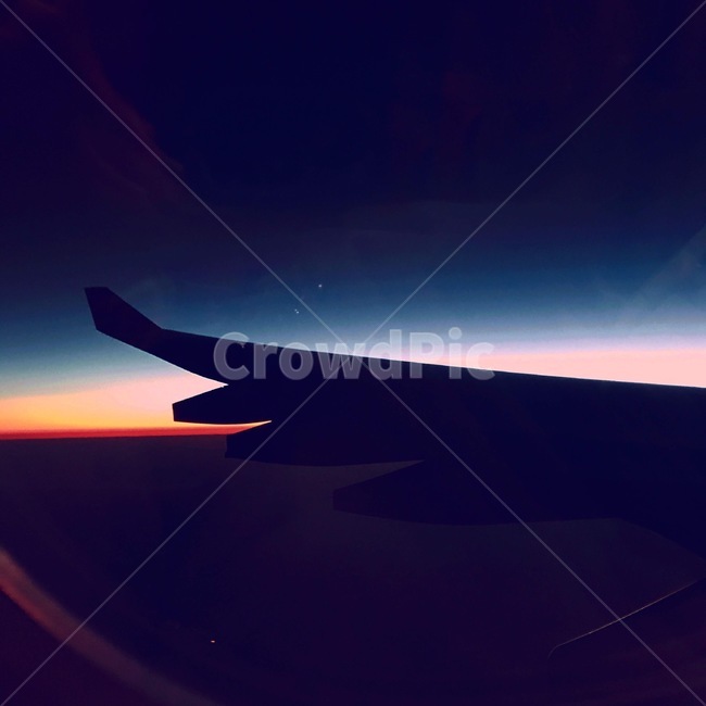 비행기,비행기창문,비행기날개,하늘,비행중,flight,window,airplane,night,landscape,light,shade,color,여행,휴가,travel,trip