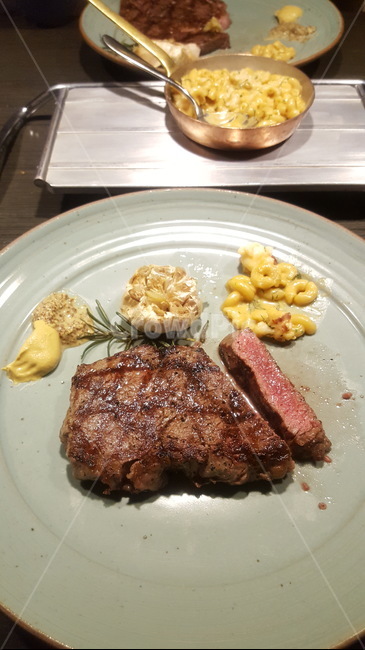 레스토랑,소고기,스테이크,식사,만찬,음식,식재료,요리,food,cook,meal,dishes,food reserves,육류,고기,meat,양식,서양음식,서양요리,western food,western dishes,western meal,western cook