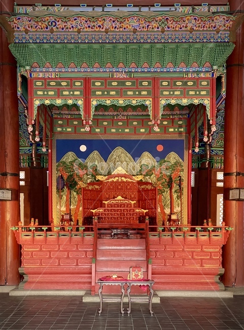 대한민국,한국,동양,경복궁,궁궐,왕좌,근정전,화려함,전통,throne,장식,ornament,furniture,가구,소파,sofa,정치,한국전통,한국문화,korean traditional,korean culture,건축물,건물외관,exterior,building,structure,architecture,construction