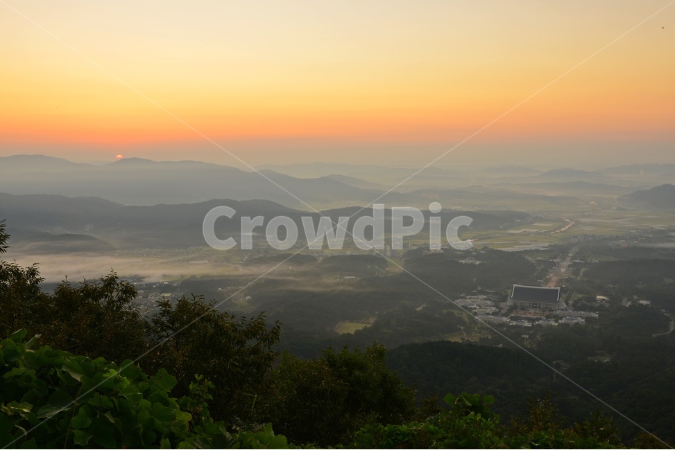 플레어,light,빛,nature,자연,landscape,경치,outdoors,옥외,scenery,풍경,dawn,새벽,redsky,붉은하늘,sky,하늘,weather,날씨,flare,충남,천안,흑성산,독립기념관,흑성산운해,독립기념관아침,일출,여명,아침,운해