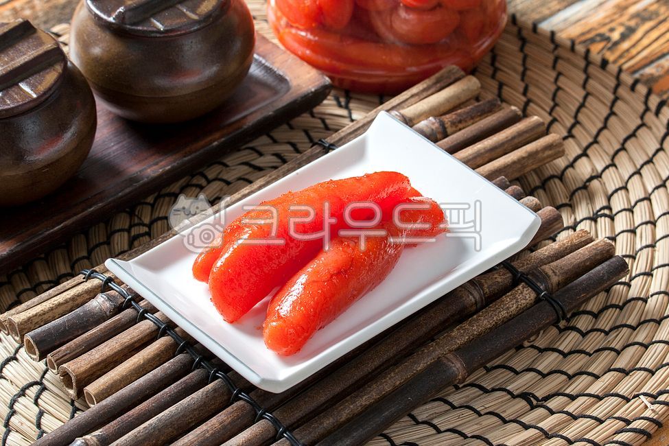 tray,jar props,egg,bamboo tray,side dish,rice thief,Pollack roe titgal,folklore,bamboo stand,Traditional food,plate holder,jar,delicacy,bamboo,traditional food,seafood dishes,Korean tradition,seasoning,Welts,local food,plate,salted food,salting,Seafood di