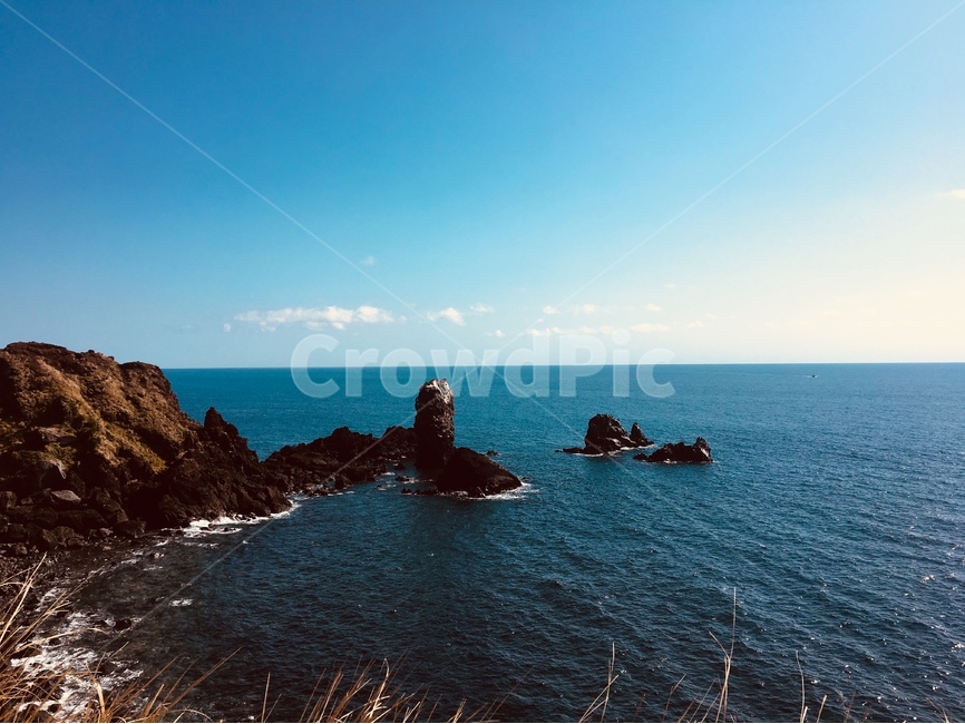 봄,바다,하늘,구름,제주도,제주,자연,풍경,nature,landscape,한국자연풍경,한국자연경관,korea nature landscape,제주도,jeju,jeju island,outdoors,옥외,water,물,sea,ocean,대양,promontory,곶,shoreline,해안선,land,땅