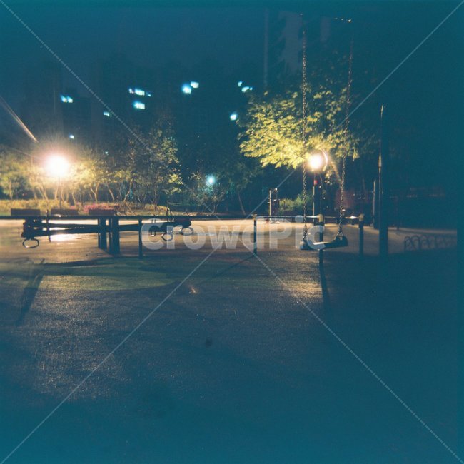 필름사진,필름카메라,홀가,감성사진,빈티지,놀이터,밤,늦여름밤,야경,flimcamera,Holga,야경,밤,풍경,nightscape,night,landscape,놀이공원,놀이동산,놀이터,amusement park,playground,nature,자연,outdoors,옥외