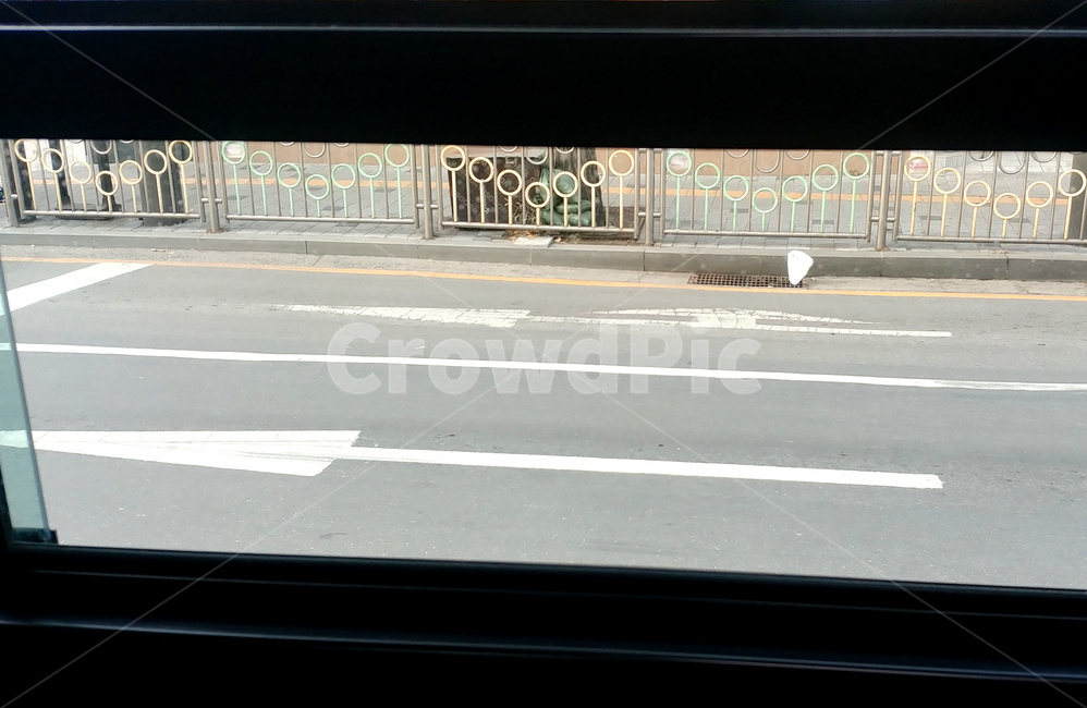 버스,버스창문,도로,아스팔트,bus
