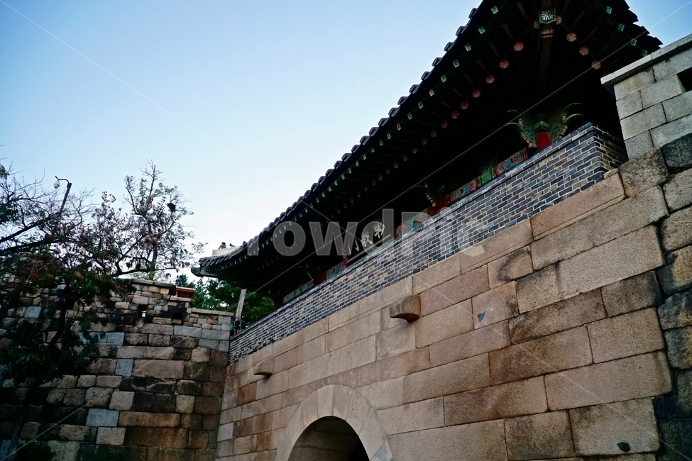 창의문,한양도성,성문,성곽,한국,한국전통,문화재,유적,유적지,korea,서울,seoul,종로구,청운동,culturalassets,culturaltreasure,culturalproperties,성벽,캐슬,castle,한옥,전통,기와,풍경,10월,autumn,fall,landscape,october,건축,전통건물,건물,목조,목조건물,한국문화,전통문화,한국적인,한국전통,한국문화,korean traditional,korean culture,건축물,건물외관,exterior,building,structure,architecture,construction