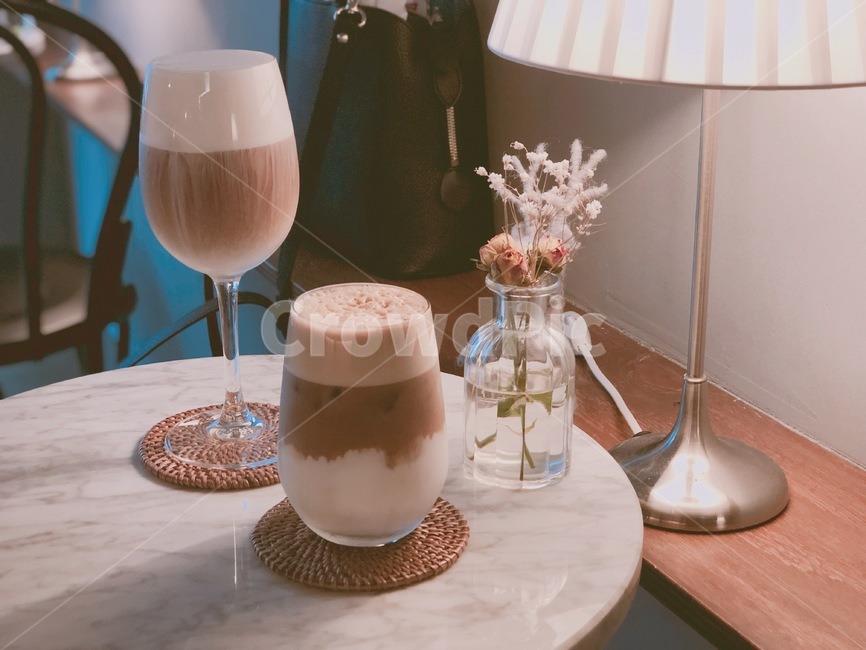 카페,커피,이쁜카페,분위기있는카페,카페라떼,라떼,분위기