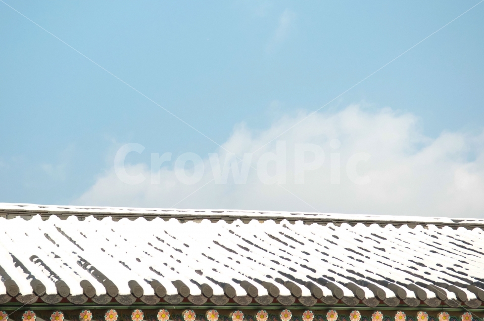 하늘,구름,기와,설경,경복궁,겨울,계절,winter,season,건축물,건물외관,exterior,building,structure,architecture,construction,한국전통,한국문화,korean traditional,korean culture