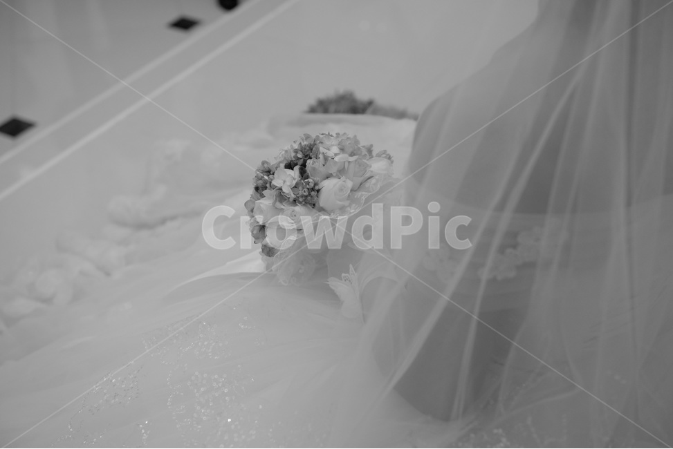 결혼식,부케,웨딩,신부,꽃,설레임,혼인,사랑,행복,wedding,flower,꽃,flower,사람,인물,인간,human,person,여성,여자,woman,female,lady,결혼,혼례,웨딩,wedding,marriage,marry,기념일,축하,anniversary,congratulation,celebrate,celebration,흑백,모노톤,monochrome,black and white