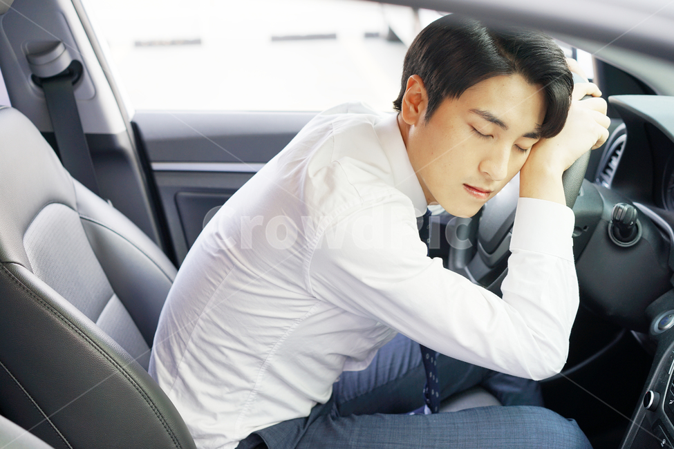 운전,차,차량,자동차,남자,남성,사람,직장인,출근,졸림,졸음운전,피곤,휴식,졸음쉼터,운전자,사람,인물,인간,human,person,남성,남자,man,male,교통,교통수단,traffic,transportation,비즈니스,사업,business,service,work
