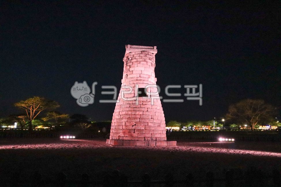 첨성대,경주첨성대,경주,관광명소,관광지,야경,문화재,한국문화,랜드마크,노을,석양,sunset,한국랜드마크,한국관광지,한국명소,temple,nightscape,night,landscape,korealandmark,koreatourist,attraction,경주야경,첨성대야경