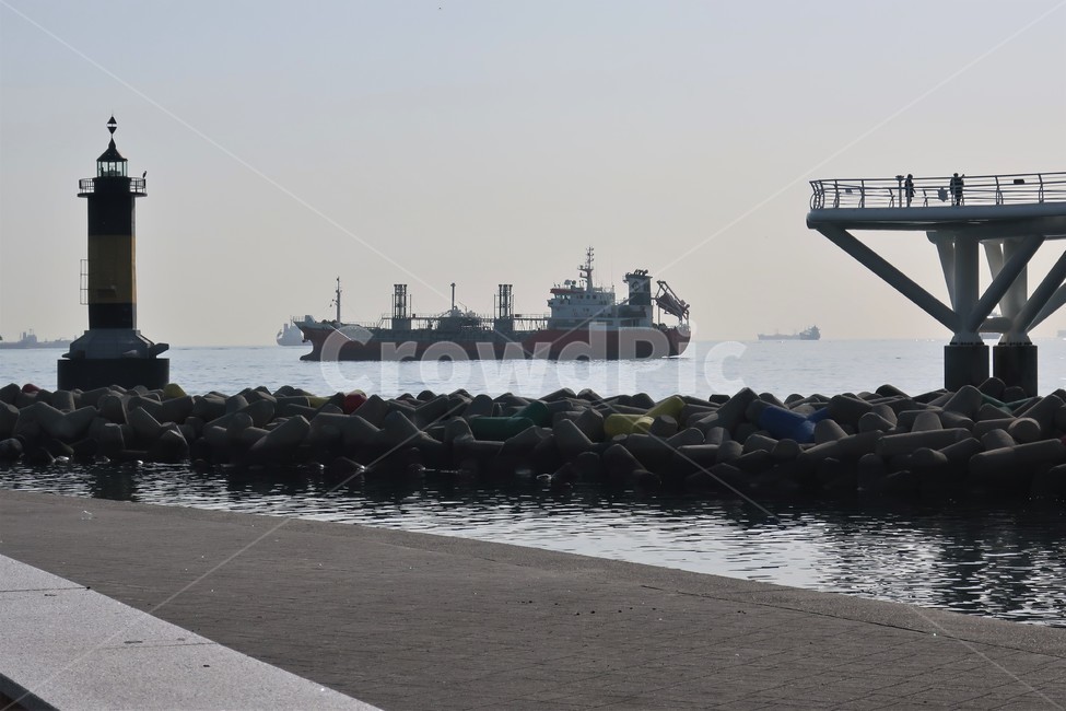 해변,관광지,등대,선박,정박,스카이워크,구름산책로,방파제,방조제,등대,lighthouse,교통,교통수단,traffic,transportation,vehicle,차량,boat,보트
