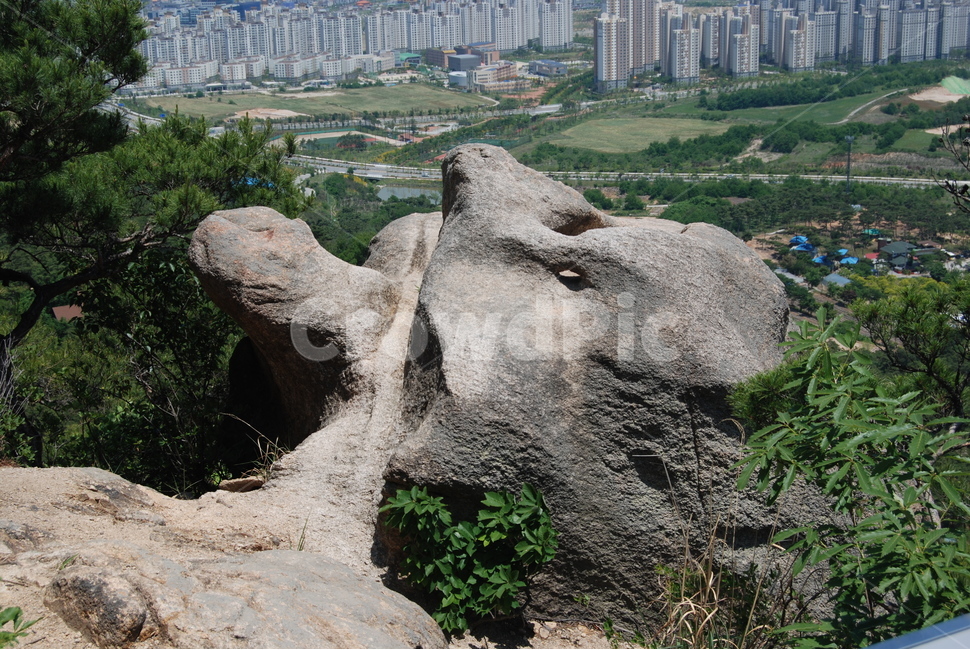 용봉산,병풍바위,의자바위,물개바위,행운바위,자연의위대함,등산로,능선,아름다움,신비스런산,돌,산행,힐링,자연,감성,등산,계절,여행,한국,한국명산,한국등산,풍경,눈,나무,하늘,바람,바람소리,환경,생태계,산,땅,도시,풍경,city,landscape,한국도시풍경,한국도시경관,korea cityscape,nature,경치,outdoors,옥외