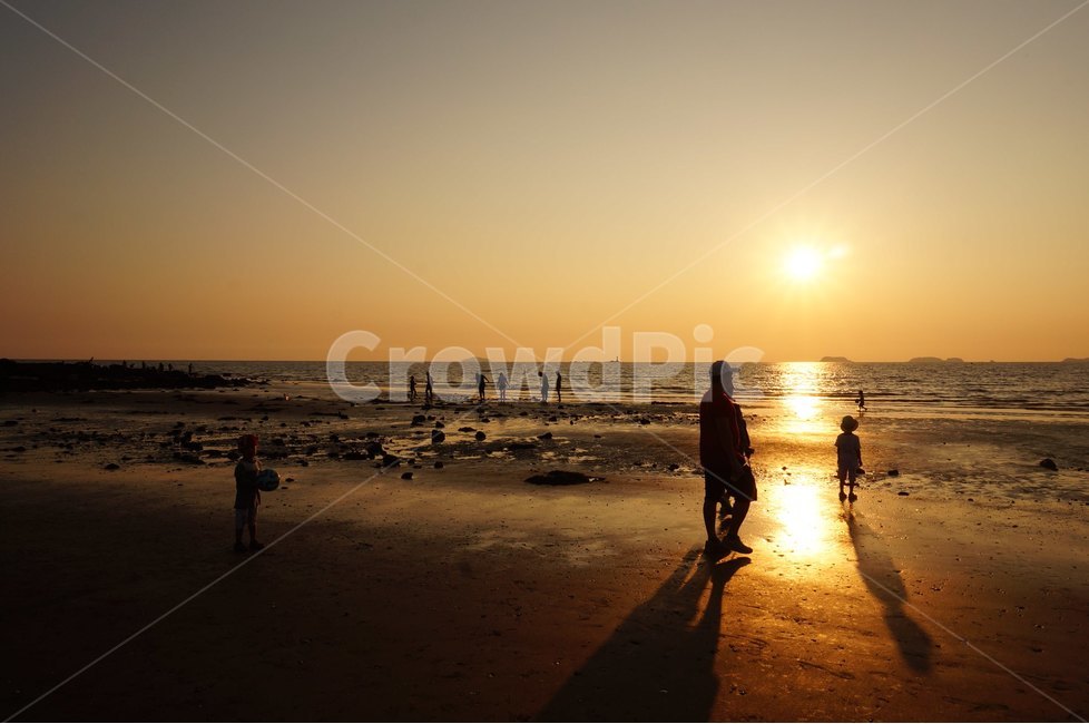 바다,일몰,sunset,해,역광,해변,바다,beach,sea,사람들,대중,군중,other people,crowd,인물실루엣,사람실루엣,character silhouette,human silhouette,여행,휴가,traveling,vacation,trip,light,빛,flare,플레어,human,인간,person,사람,sunlight,햇빛,nature,자연,outdoors,옥외