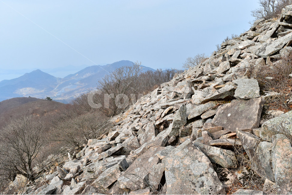 거금도,적대봉,풍경,바다,사진,섬,자연,물만내,오천리,서촌마을,김양식장,해안,힐링,감성,조망,전망,바위,봉수대,트레킹,등산,산행,비경,아름다운,절경,암릉,억새,겨울,겨울,계절,winter,season,자연,풍경,nature,landscape,한국자연풍경,한국자연경관,korea nature landscape,rubble,파편