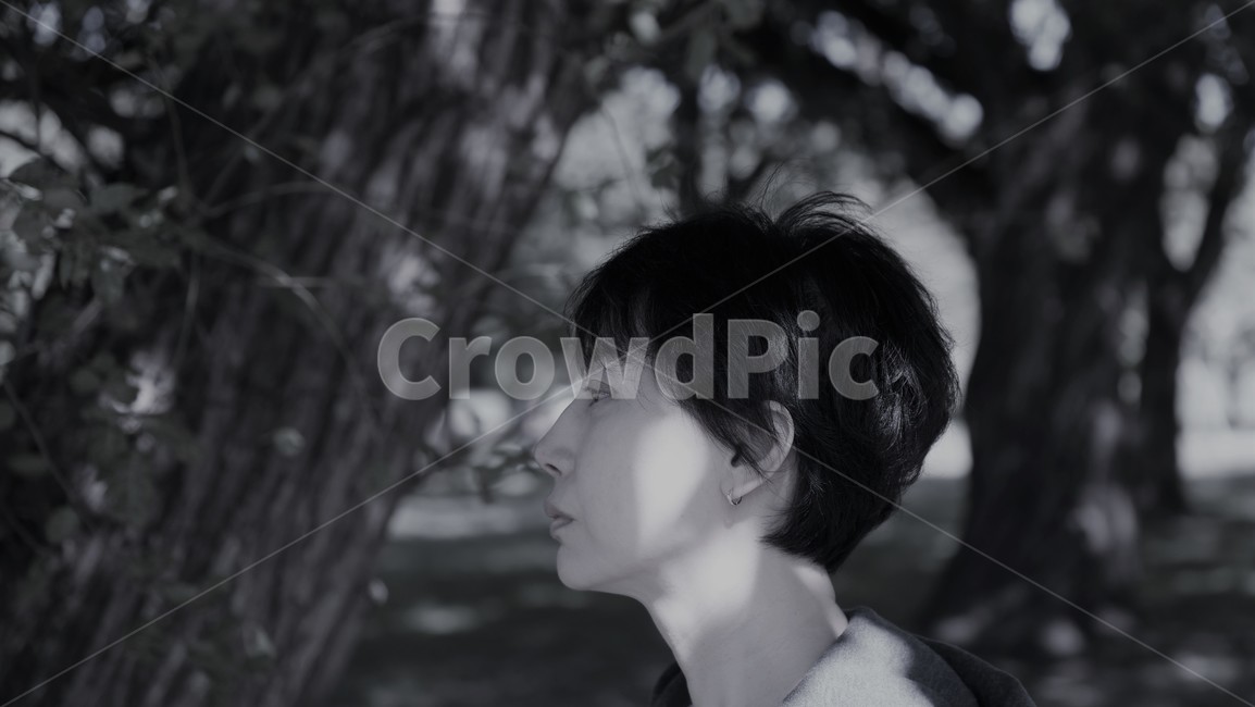 여자,모델,숲,얼굴,여성,사람,인물,인간,human,person,여성,여자,woman,female,lady,흑백,모노톤,monochrome,black and white