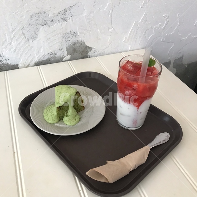 카페,케이크,딸기라떼,말차,음식,음식,식재료,요리,food,cook,meal,dishes,food reserves,디저트,간식,후식,dessert,snack,음료수,drink,beverage