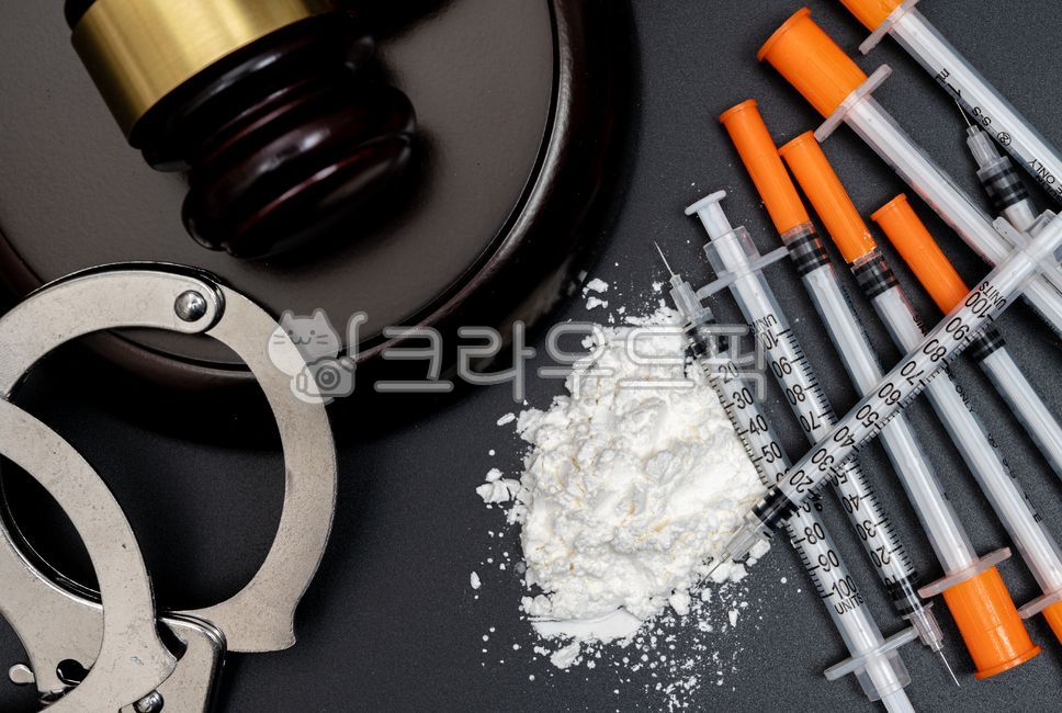hallucination,hammer,cocaine,concept,drug addiction,drug crime,powder,trial,drug,opium,syringe,problem,dark,crime,gavel,close up,heroin,law,baton,handcuffs,illegal,Addicted,White,verdict