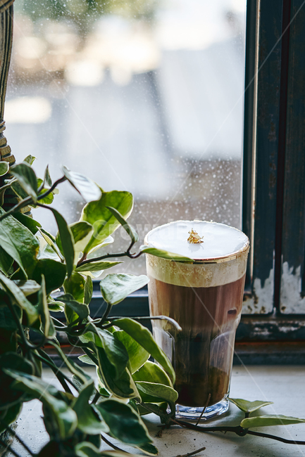 coffeecup,커피컵,cup,컵,beverage,마실것,아인슈페너,비엔나커피,아이스커피,크림커피,감성사진,골든아인슈페너,금가루,금가루커피,커피,coffee,초록,커피,카페,coffee,cafe