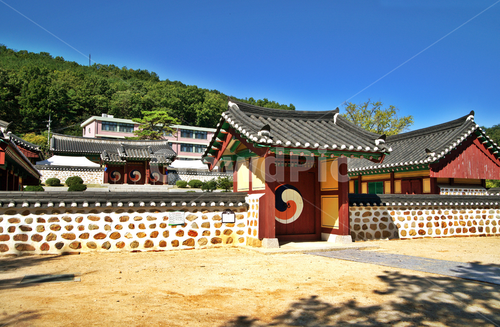 강화향교,유형문화재,위패봉안,제사,강화도,현유,분향,한국전통,한국문화,korean traditional,korean culture,건축물,건물외관,exterior,building,structure,architecture,construction