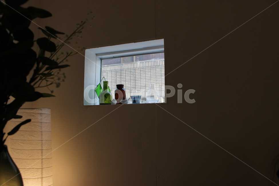 homedecor,가정장식,창가,창문,병,유리,반지하,감성