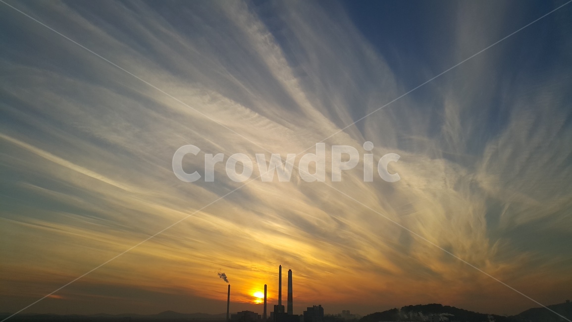 노을,하늘,구름,파랑,태양,sunset,sky,cloud,blue,sun,자연,풍경,nature,landscape,outdoors,옥외,dusk,황혼,일몰,dawn,새벽,red sky,붉은 하늘,sunlight,햇빛