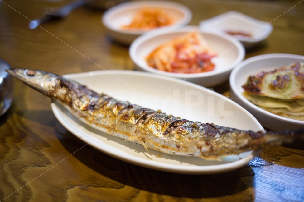 꽁치,생선구이,기본안주,꽁치구이,생선,반찬,음식,식재료,요리,food,cook,meal,dishes,food reserves,수산물,해산물,fishery products,seafood,한식,한국음식,한국요리,korean food,korean dishes,korean meal,korean cook