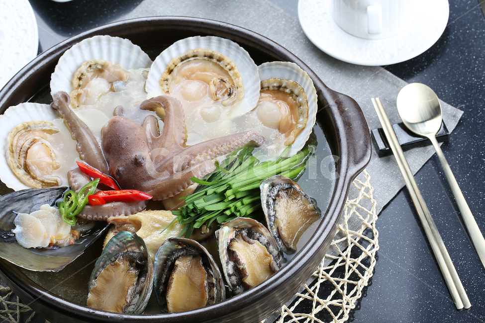 Bindaetteok,Cooking,traditional cuisine,snack,stamina,recipe,clam soup,plate,bowl,side dish,Octopus soup,scallop,seafood stew,Fusion Restaurant,cookbook,Seafood dishes,Haesintang,abalone,cooking,seafood,Seafood restaurant,Abalone soup,Drink snacks,cook,ga