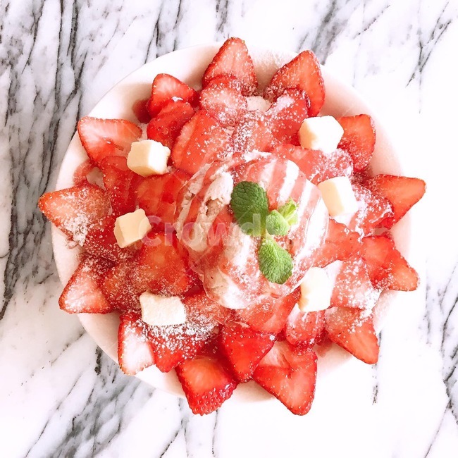 딸기,아이스크림,빙수,딸기빙수,음식,치즈,슬라이스딸기,민트,허브,대리석,딸기시럽,여름,여름음식